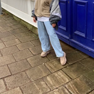 Raka/visa jeans från na-kd - Riktigt jäkla snygga😍😍slutsålda