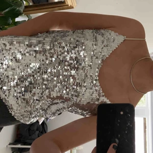  - Linne från Bikbok. Frakt tillkommer