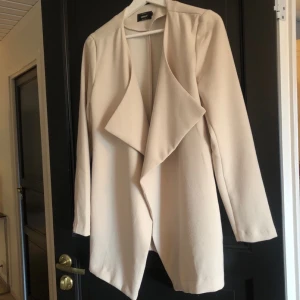 Helt ny jacka från vero moda - Nypris 399kr