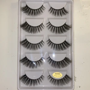 Smink - Ett par jätte sköna o fina fransar som jag säljer pågrund av att jag inte andvänder lösfransar någon mer. Har klippt till Fransen till höger annars är alla helt oandvänd. FRI FRAKT