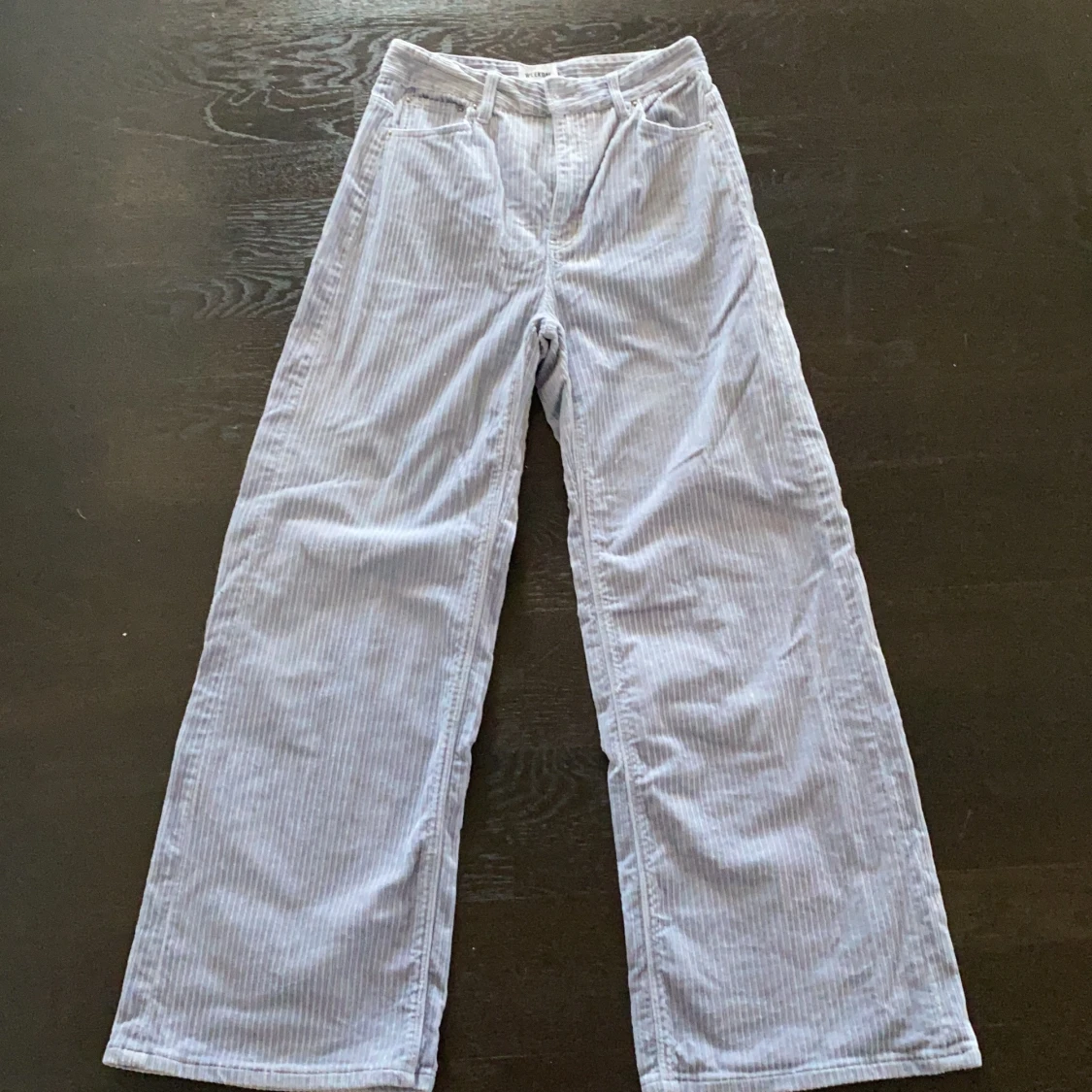 Ljuslila manchesterbyxa