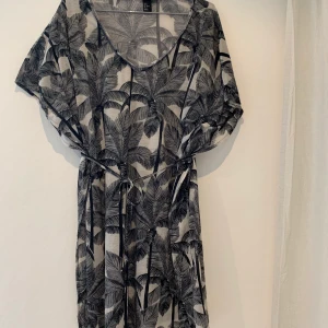 Strandklänning H&M - Knappt använd! Köpare står för frakt 🌸💓