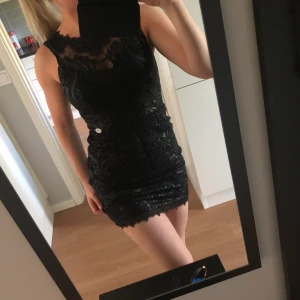 Klänning  - En superfin klänning ifrån Chiara forthi. Använd endast 1 gång. Storlek S