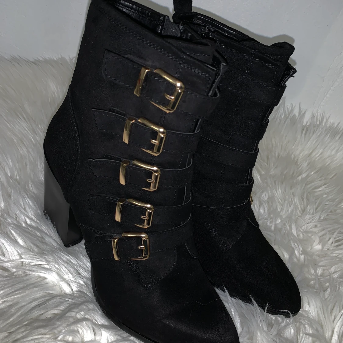 Snygga svarta högklackade skor!!👠