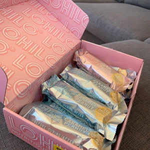 Lohilo proteinbar - Säljer 10st protein bars från Lohilo då de inte var något för mig. 9st i smaken Peanut Caramel, och 1 White Chocolate Almond. På hemsidan kostar en ca. 25kr Frakt: 88kr🦋