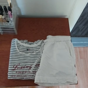Pyjamas från Lexington  - Pyjamasset från Lexington, tshirt + shorts i storlek L. 200 kr inkl frakt