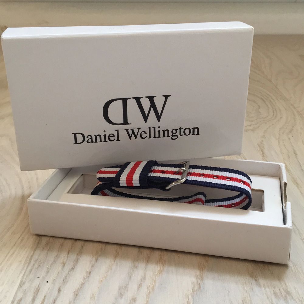 Oanvänd armband till Daniel Wellingtons klocka. 80kr inklusive frakt.. Accessoarer.