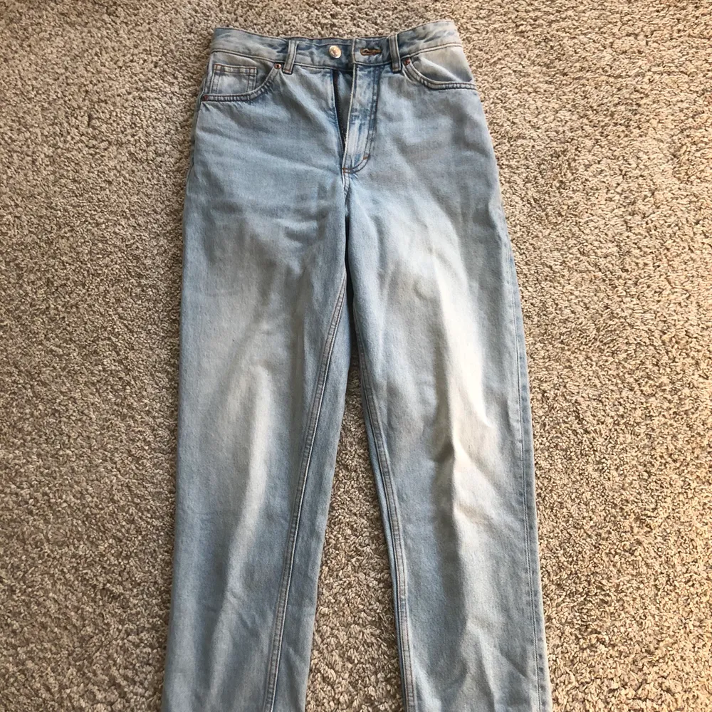 Ljusblå Taiki jeans storlek 25. Hann inte testa så köpte fel storlek. Använda en gång då ja insåg att de va fel storlek. Jeans & Byxor.