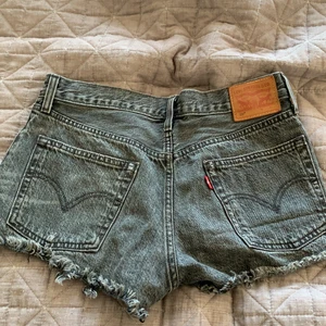 Levis shorts - Svarta shorts. Bra skick. W 27