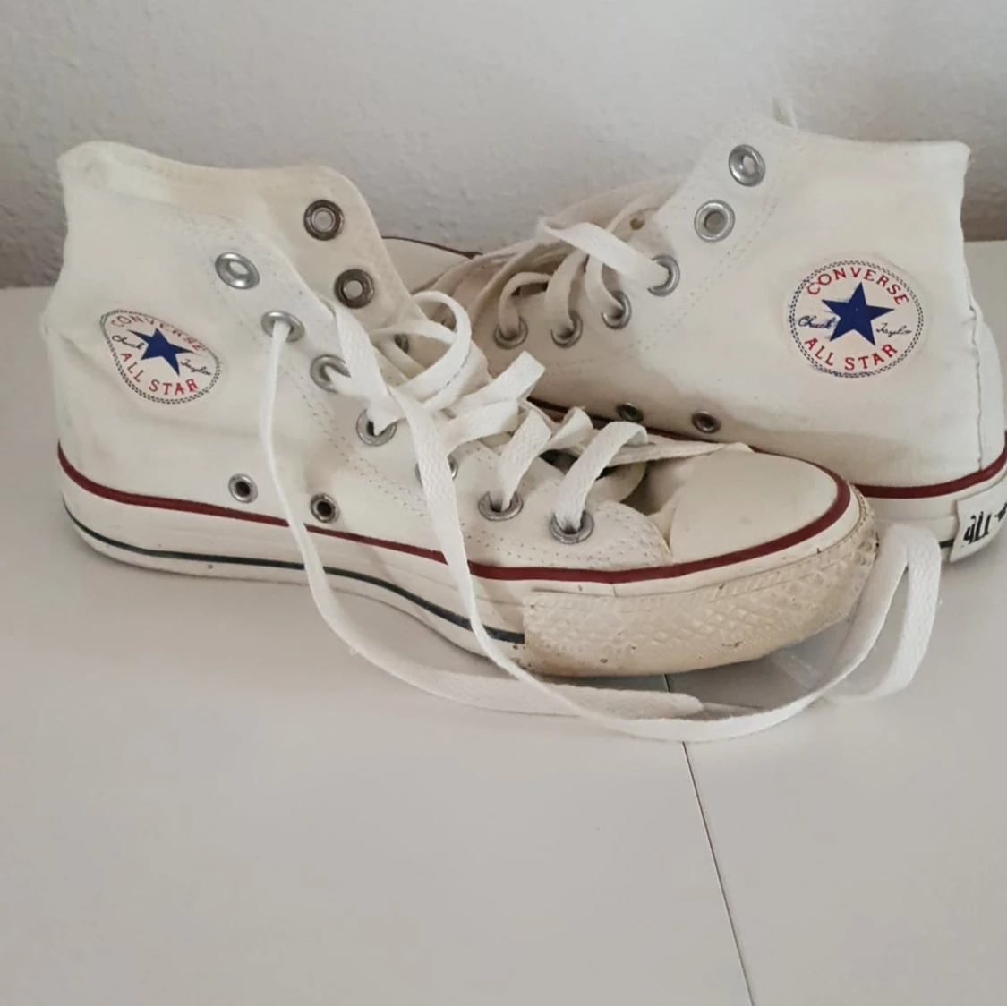 Vita Converse i storlek 36. - 90