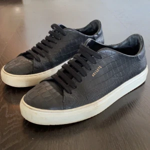 Arrigatos, bra skick! - Nypris 1200, säljs för 300kr! Tvättade och fläckfria 