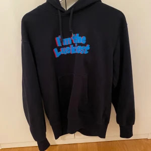 Cool hoodie med tryck - snygg hoodie med bra passform🦋🦋