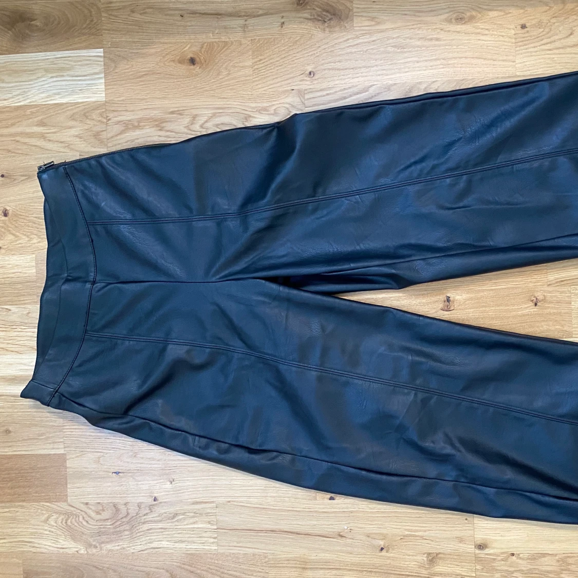 Fejk skinnbyxor - 91