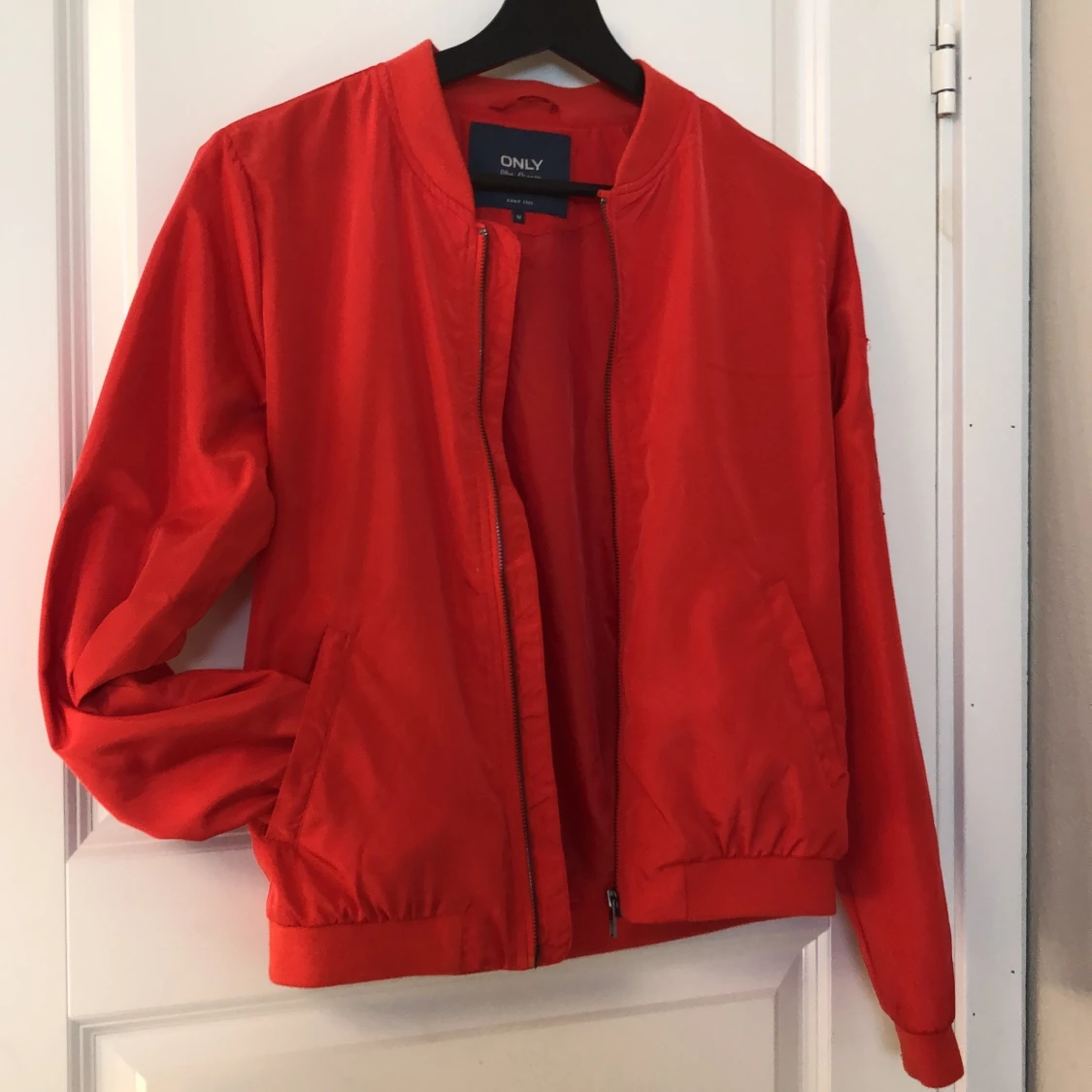 Röd jacka