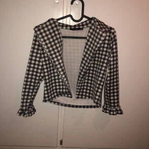 Tröja från boohoo strl 34/36 - Aldrig använd, endast provad. 