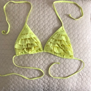 Neonfärgad bikiniöverdel - Välanvänd cool bikiniöverdel från HM. Betalning via swish, kan även mötas upp i Stockholm 