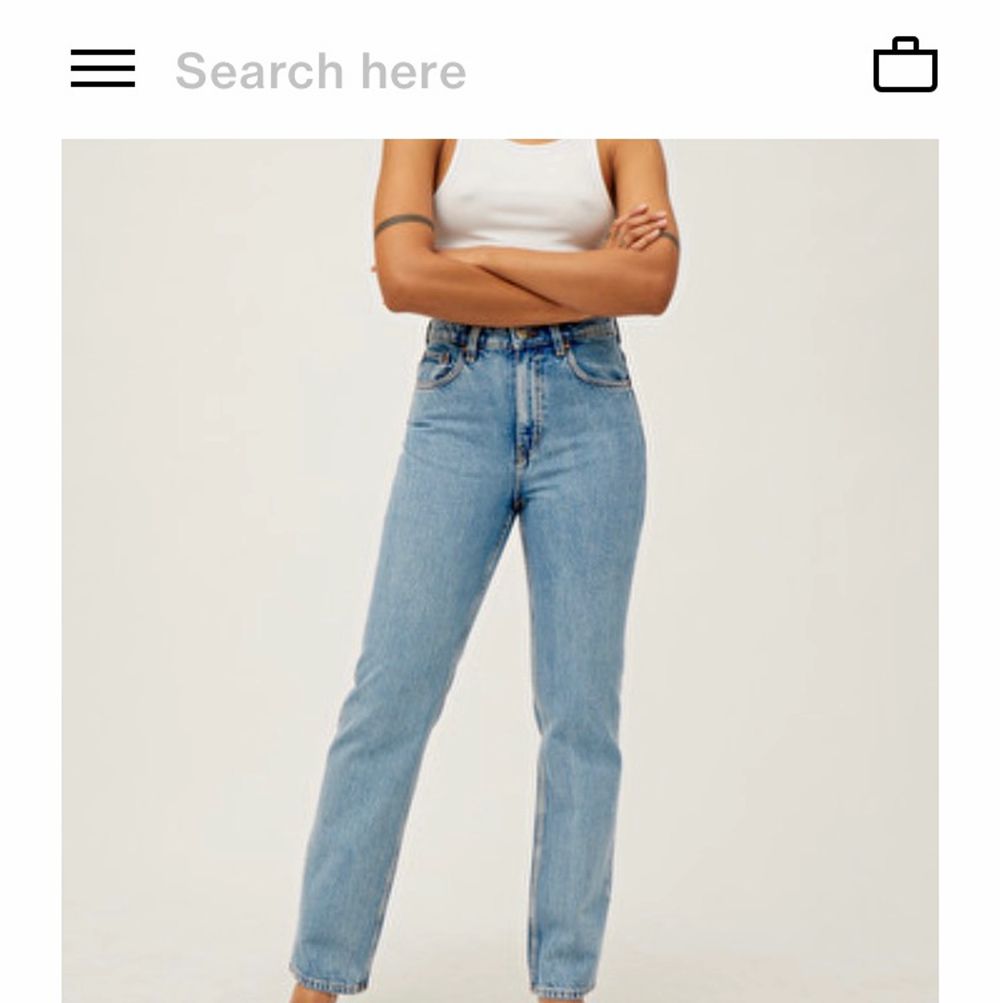 Säljer mina straight/relaxed fit jeans som är dam/unisex modell från Weekday, då de blivit för små. Köpta för 500kr. Bra skick precis som nya! Buda!. Jeans & Byxor.