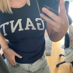 Gant tröja - Gant t-shirt i storlek S, i bra skick. Aldrig använt, pga att den var för liten från första början. Nypris 300kr