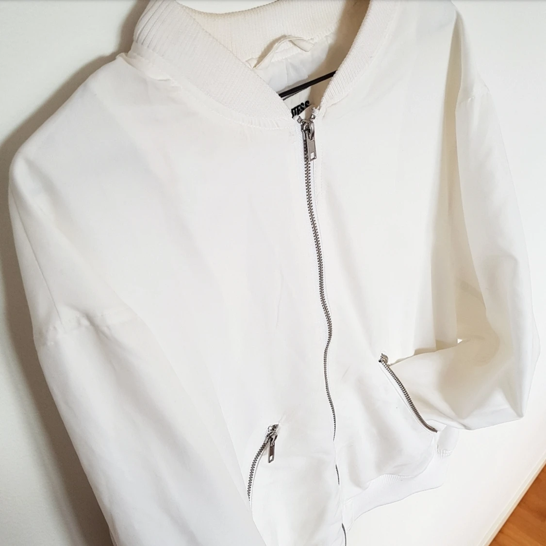 Vit bomberjacka 