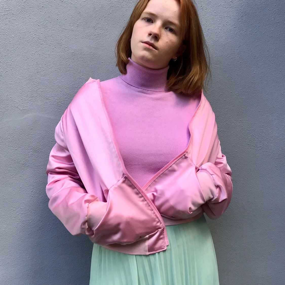 Rosa glansig bomberjacka