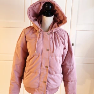 Dunjacka  - Fint skick, knappt använd. 