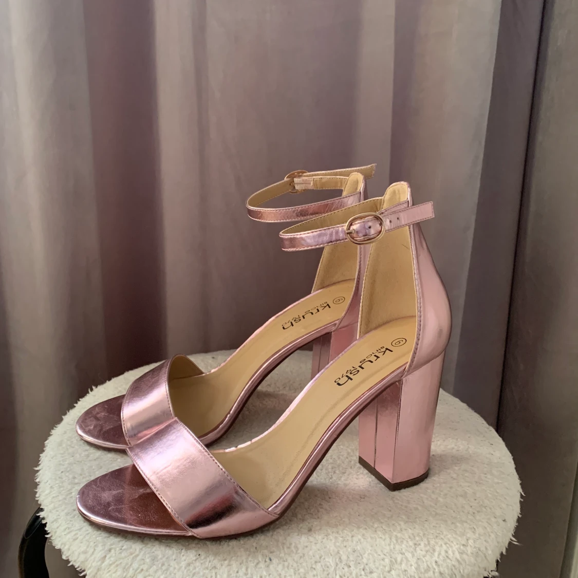 SKITSNYGGA ROSA METALLIC KLACKAR😍 - 90