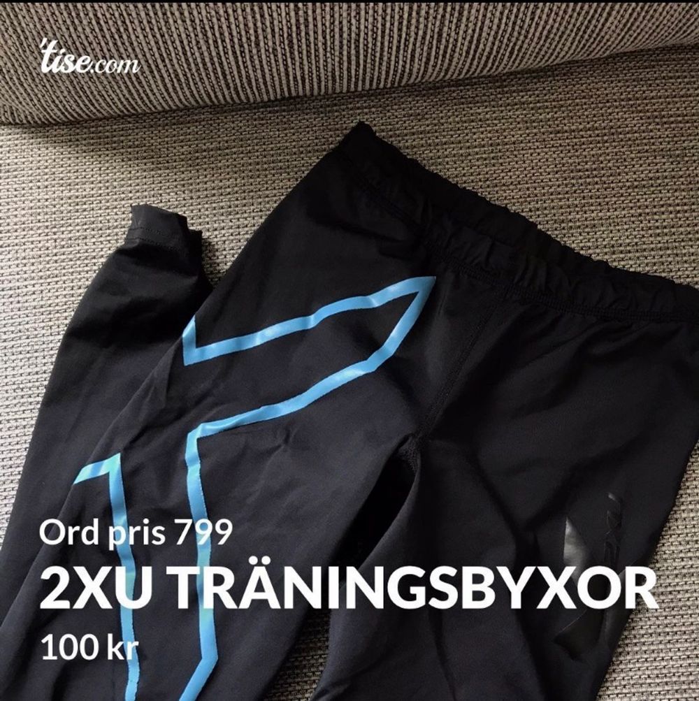 Träningstights från 2XU (äkta), orginalpris 799 kr. Välanvända och därför har vissa stripes börjat tappa fäste (se bilder). I storlek XS, ganska små men stretchiga byxor. Frakt tillkommer och betalning sker via swish💓 Skicka ett meddelande om du har några. Jeans & Byxor.
