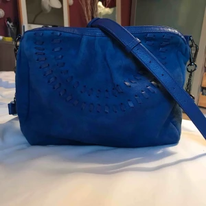  - Snygg väska i mocka från coola Beck Söndergaard. Använt max 3 gånger. Riktigt fin i färgen! Köpare står för eventuell frakt.