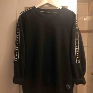  - Sweatshirt från Intersport, storlek L, 100 kr + frakt 🌸