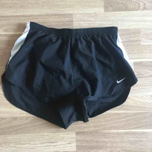  - Är i storlek L men passar även M