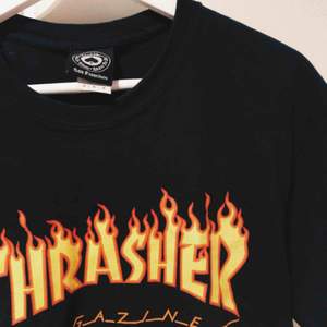 Äkta Thrasher T-shirt med flames storlek M. Fint skick!   Frakt tillkommer 💗