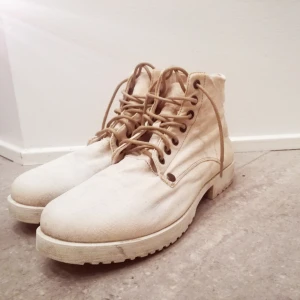  - Vagabond ofodrade kängor. Beige/naturvita. Använda endast ett fåtal gånger pga fel storlek. 