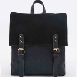  - Deena & Ozzy suede äkta läderväska från urban outfitters ryggsäck