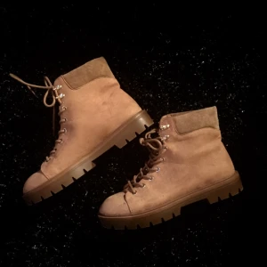  - Bershka brown/ yellow boots | Size 40 | Never used | Meet ups in Sthlm/ shipping fee not included in price ✨