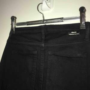 Bekväma jeans från Dr. Denim i storlek S. En liten fraktkostnad tillkommer 🌹
