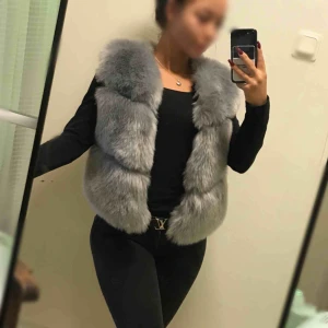  - Inte äkta päls, aldrig använt ( Fel köp) strl S.