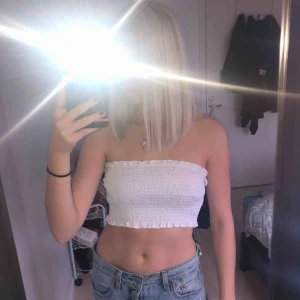  - OANVÄND ZAFUL tub top i Storlek S, men mer som en XS. Kan mötas upp i Skövde, men går även bra att skicka då ligger leveransen på 30