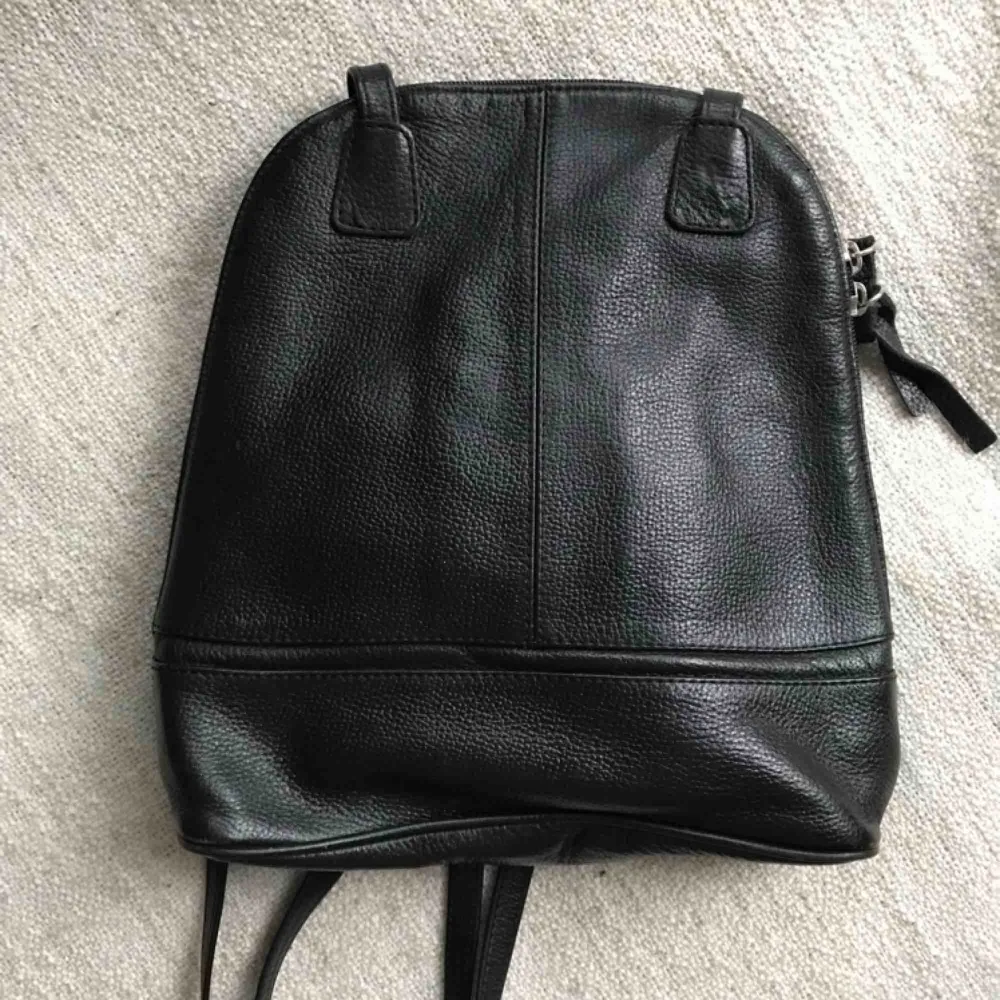 Black soft leather mini-bag. Perfect condition. Lots of pockets. Shipping is extra.. Väskor.