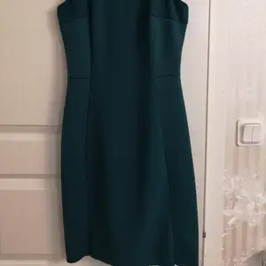 Kort klänning xs från Mango.. Mörk grön