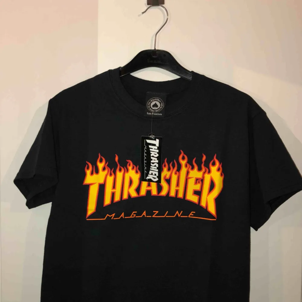 Helt ny Thrasher t-shirt, aldrig använd. Nypris 399kr. T-shirts.