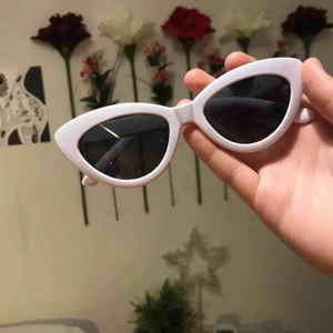  - 90’s glasögon, riktigt snygga. 💫