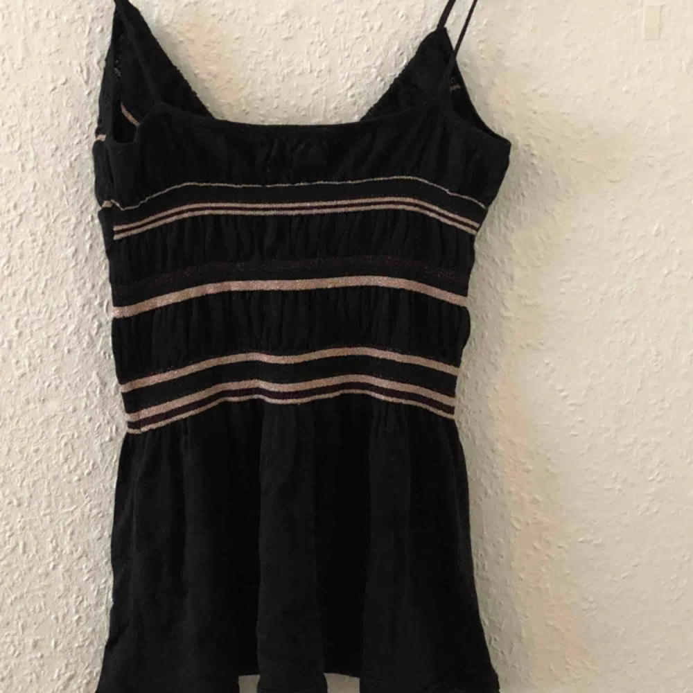 Knit tank top with glitter effects. By Malene Birger in perfect condition.  Vintage   📦Price includes shipping 📦. Toppar.