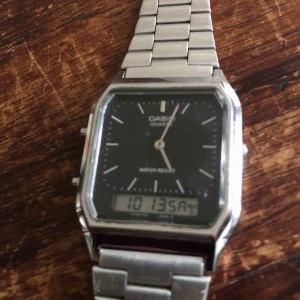  - Casio AQ-230 armbandsklocka i trevligt skick. Kan hämtas i Uppsala eller skickas mot frakt