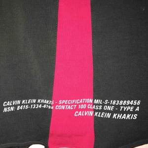 Calvin Klein långärmad tröja, ganska tunt tyg men inte ett dugg genomskinligt. Storlek L men är liten i storleken. Den passar bra på mig och jag bär oftast S eller M i tröjor. Priset är förhandlingsbart