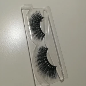  - Lyxiga fakemink-fransar. Ger fin volym. Ser väldigt naturliga ut och inte alls plastiga✨ 