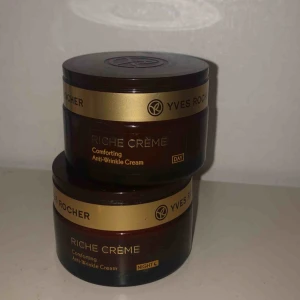  - Yves Rocher Set - Riche Crème, Dag och Nattkräm. Lite använda men inte mycket alls. Nypris 598kr för båda på deras hemsida. Säljer båda för 200kr (priset kan diskuteras)
