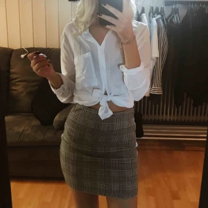  - Kjol från Cubus, använd max 3 ggr. Köparen står för frakt! 