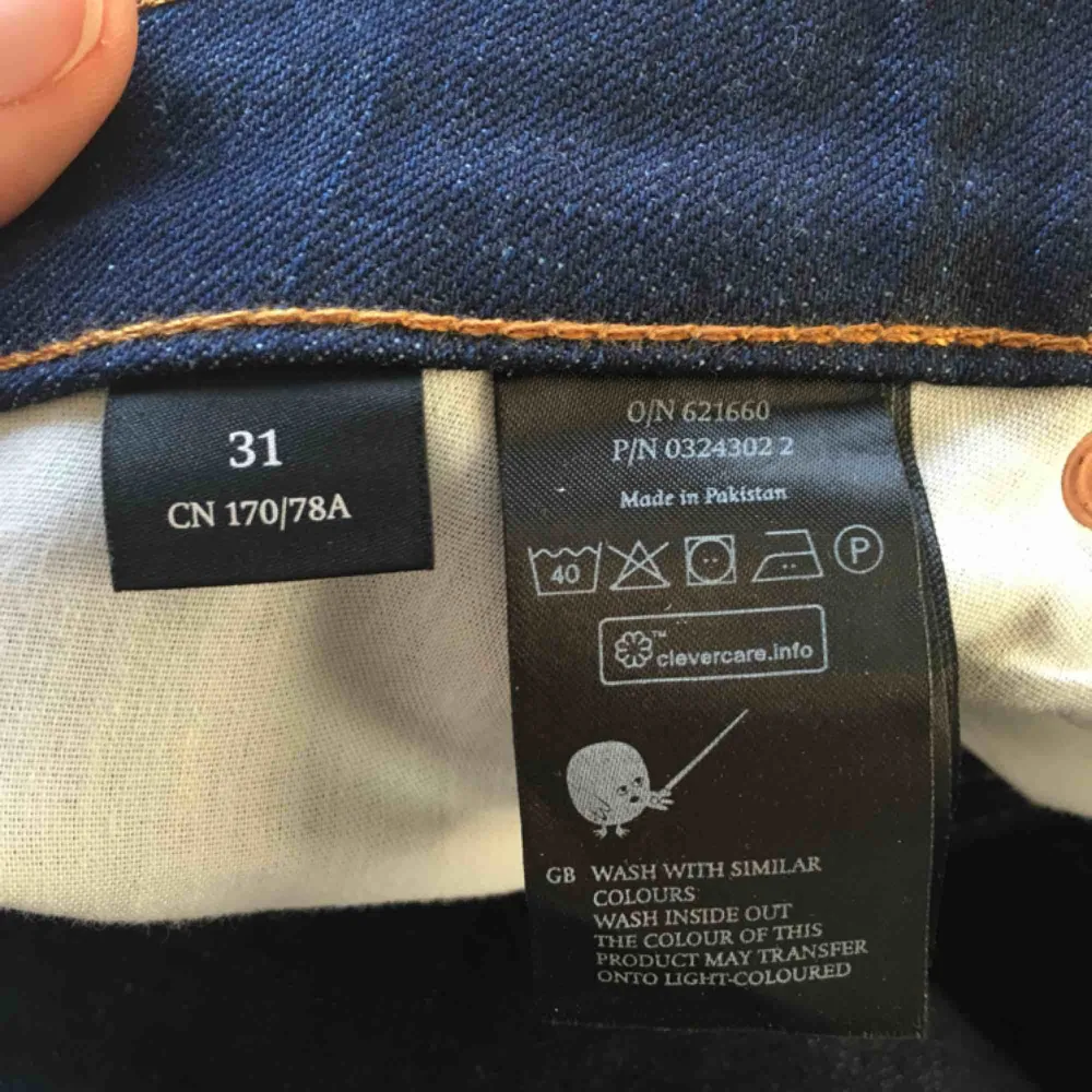 Superfina byxor ifrån Monki. Aldrig använda. Helt nya alltså. Jag gissar på att detta är modellen yoko. Porto tillkommer.. Jeans & Byxor.