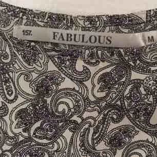 En mycket fin tröja från lager 157, Fabulous. Endast använd några få gånger. Blusar.