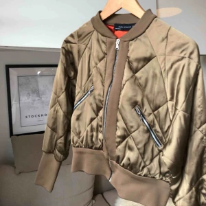  - Jacka från zara. Fickorna är skräddarsydda :) 